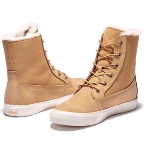 Timberland Skyla Bay Fleece Fold-Down Boots
Ladies Size 6.5